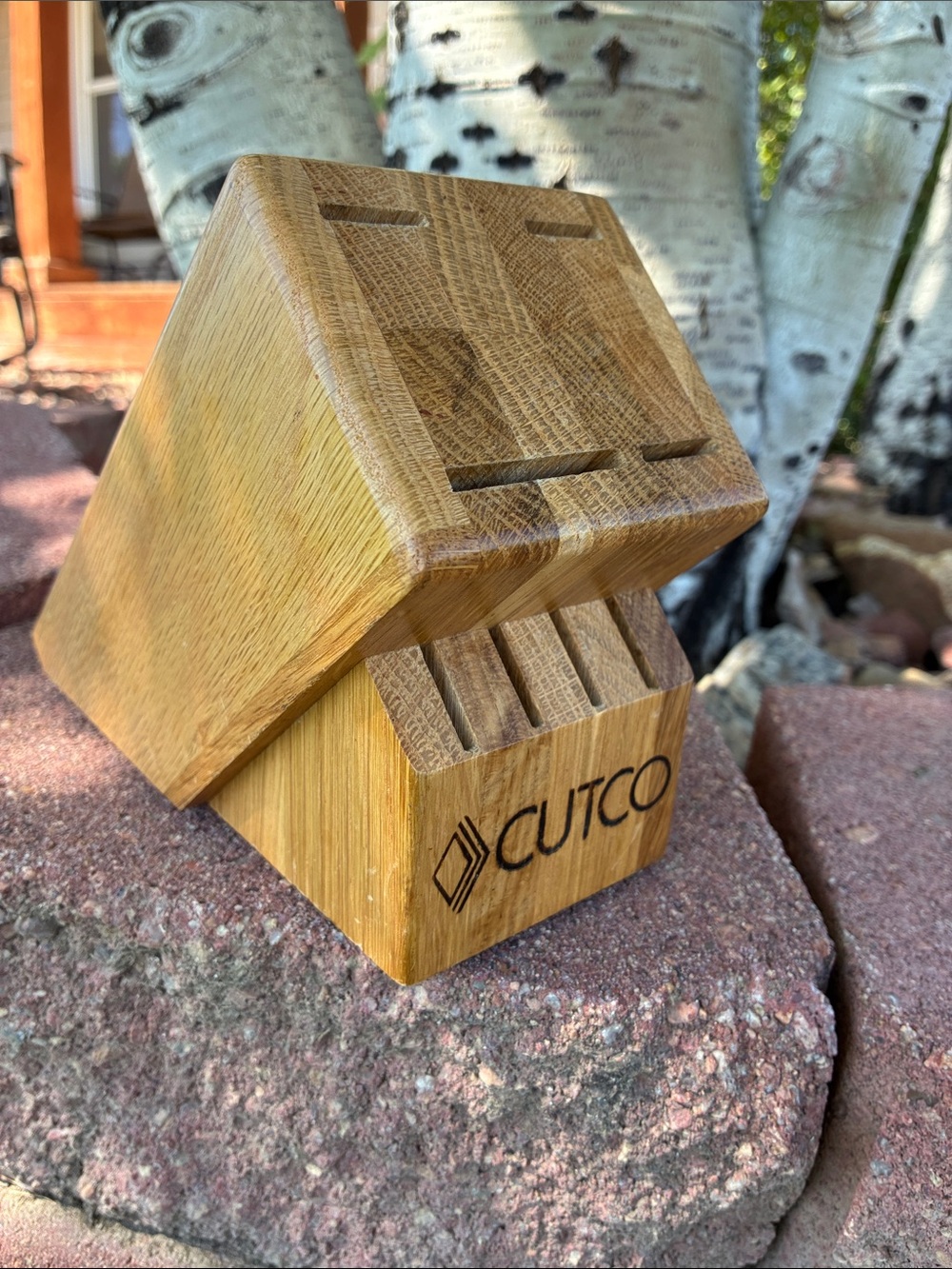 Cutco's mid-sized cutlery Knife Block